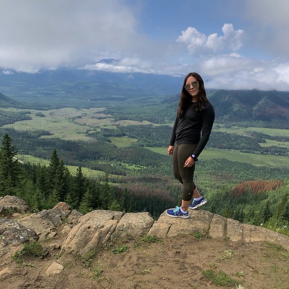 Meet your Posher, Alyza - Picture 1 of 1